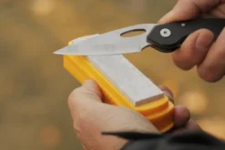 Pierre naturelle d'Arkansas Smith's 102 x 25mm grain fin + coffret support