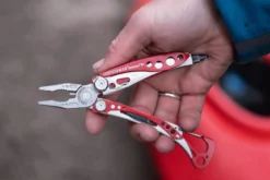 Pince multifonction Leatherman Skeletool RX rouge 832310 7 fonctions