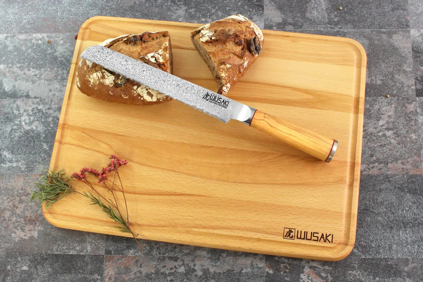 Planche à découper Wusaki en bois de hêtre certifié FSC avec rigole - 40 x 30 x 1,9 cm