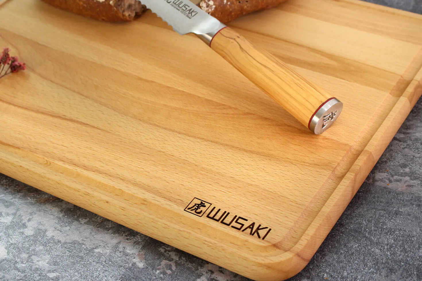 Planche à découper Wusaki en bois de hêtre certifié FSC avec rigole - 40 x 30 x 1,9 cm