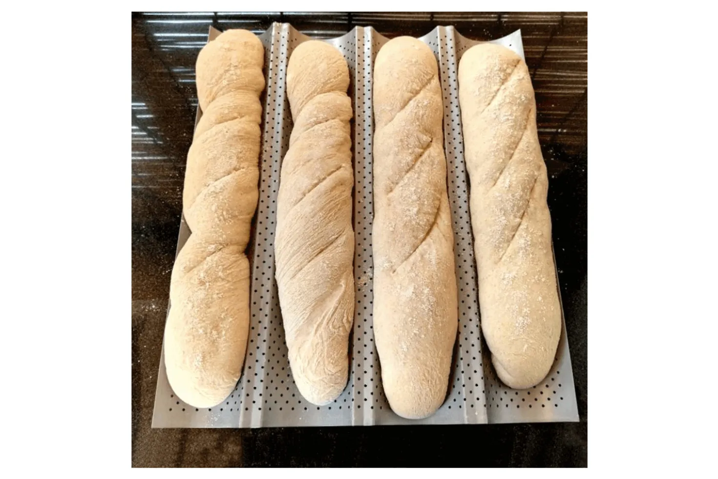 Plaque perforée pour 4 baguettes ou tuiles en acier