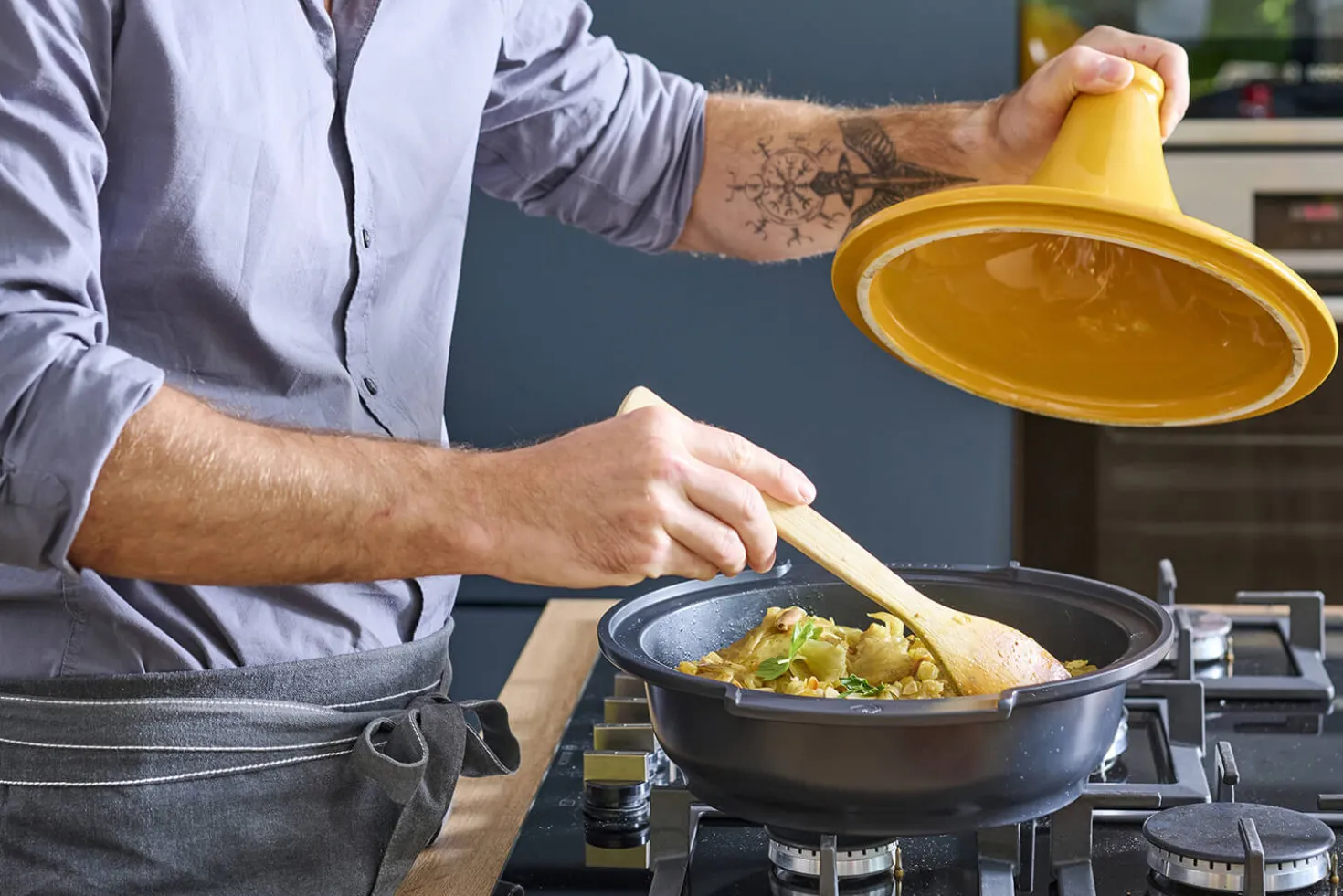 Plat à tajine Peugeot Atlas en céramique jaune safran diamètre 30cm