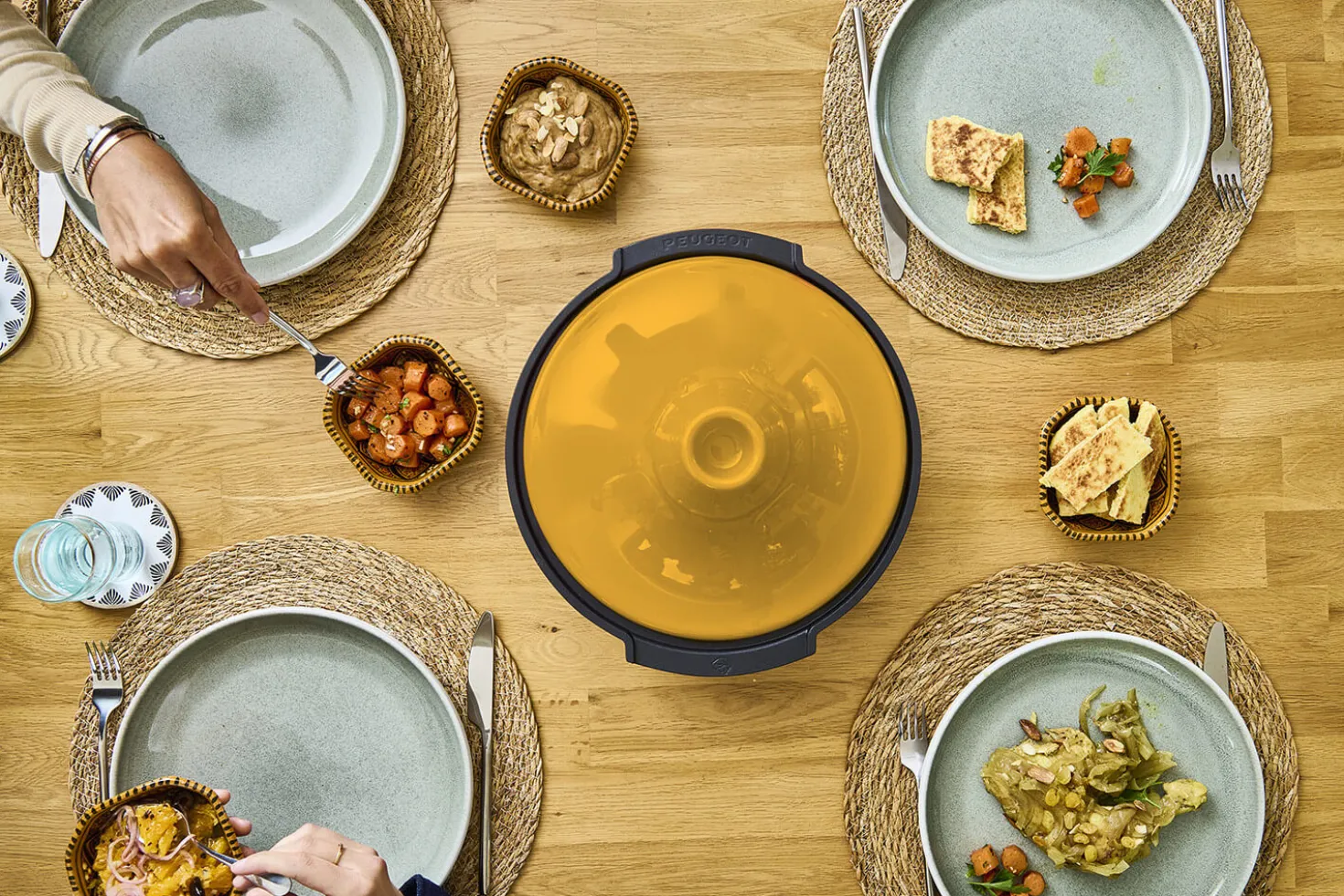 Plat à tajine Peugeot Atlas en céramique jaune safran diamètre 30cm