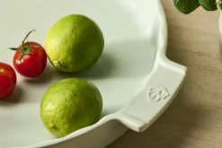 Plat à tarte Peugeot Appolia en céramique vert sauge diamètre 30cm