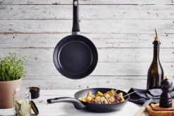 Poêle à frire antiadhérente Beka Kuro en aluminium noir 28cm