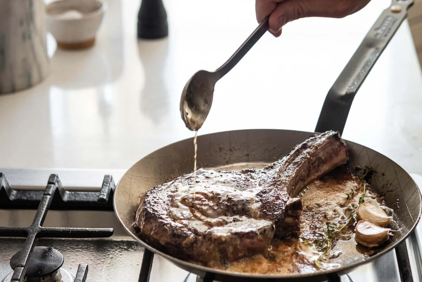 Poêle à steak De Buyer Mineral B Element striée bord évasé en fer