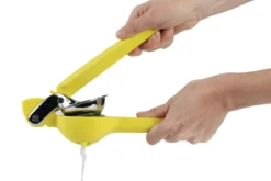 Presse-agrumes Chef'n FreshForce en polymère jaune