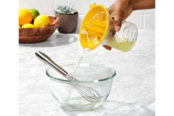 Presse agrumes OXO citron et orange avec récipient doseur