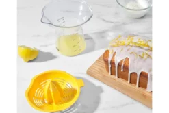 Presse agrumes OXO citron et orange avec récipient doseur
