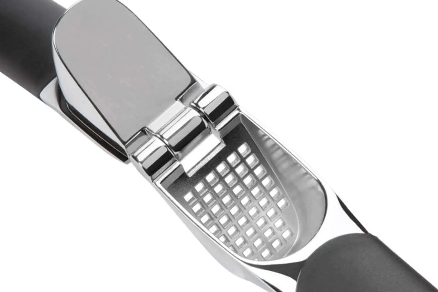 Presse-ail OXO avec brosse à picots intégrée