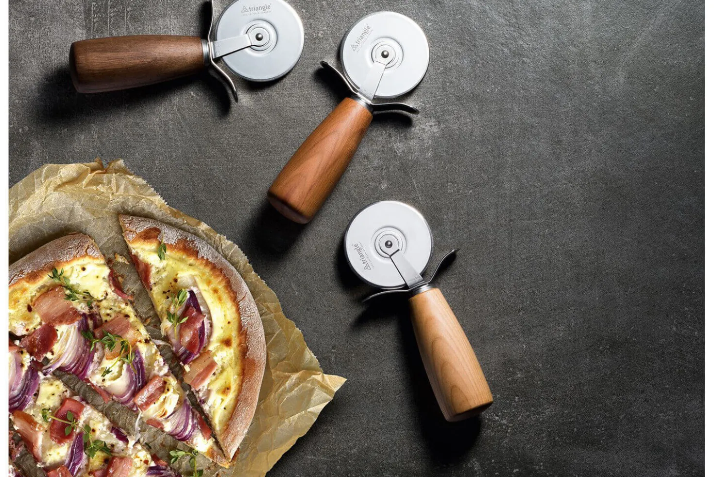 Roulette à pizza Triangle manche bois + coffret