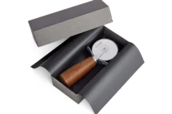 Roulette à pizza Triangle manche bois + coffret