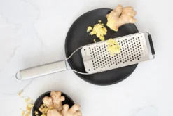 Râpe gros grains Microplane Professional Series en acier inoxydable