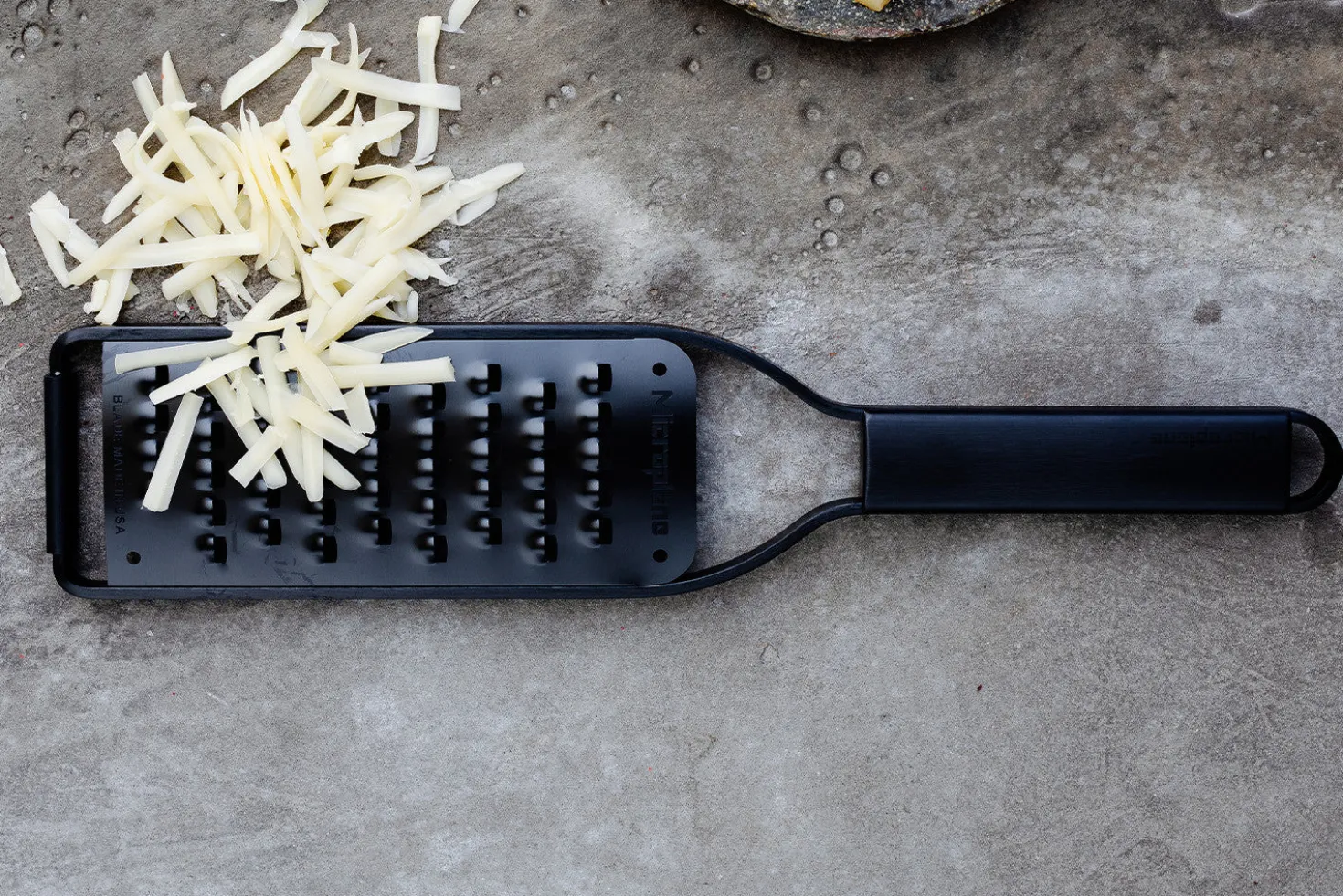 Râpe Microplane Black Sheep très gros grains - 13,6cm
