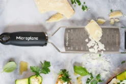 Râpe Microplane Gourmet double tranchant manche noir