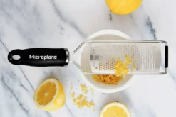 Râpe Microplane Gourmet grains fins manche noir