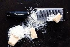 Râpe Microplane Gourmet gros grains manche noir