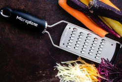 Râpe Microplane Gourmet spéciale carottes manche noir