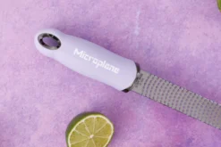 Râpe-Zesteur Microplane Premium Pop of Colour Fleur de Lavande - 20,3cm