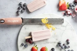 Râpe-zesteur Microplane Premium Classic Bouton de Rose - 20,3cm