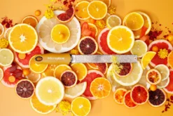 Râpe-zesteur Microplane Premium Classic Jaune Moutarde - 20,3cm