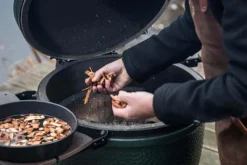 Sachet de copeaux de bois de pommier Big Green Egg 2,9L - Idéal fumage