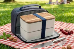 Sac isotherme Akinod 11:58 bleu jeans + Bento blanc 1,4L