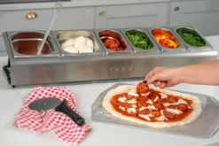 Saladette Ooni inox + 6 bacs à garnitures pour pizzas avec couvercles