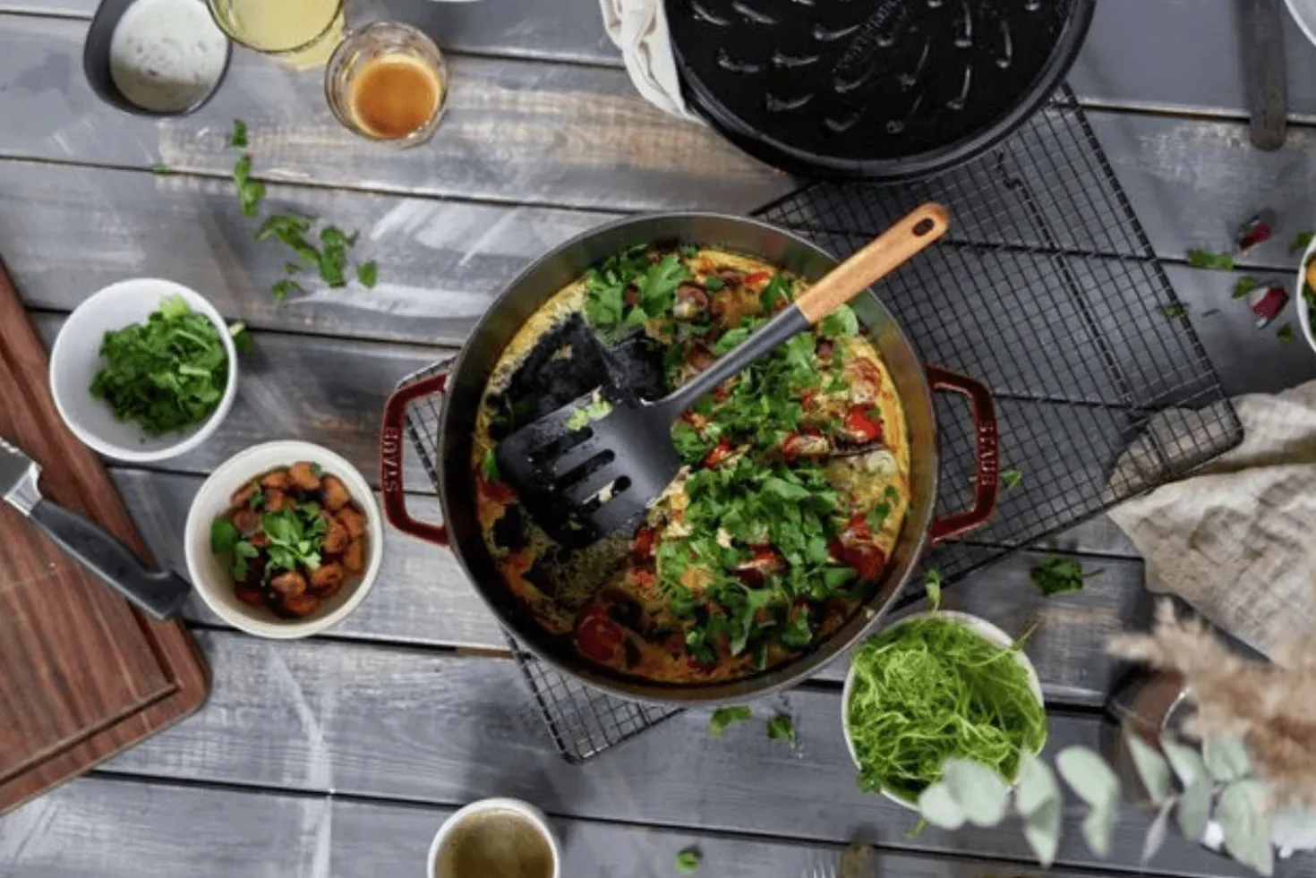 Sauteuse Staub Chistera en fonte émaillée grenadine