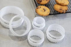 Set de 7 emporte-pièces KitchenCraft à double tranchant en polymère blanc
