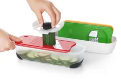 Set 2 râpes + 1 éminceur + 1 spiralizer avec récupérateur OXO