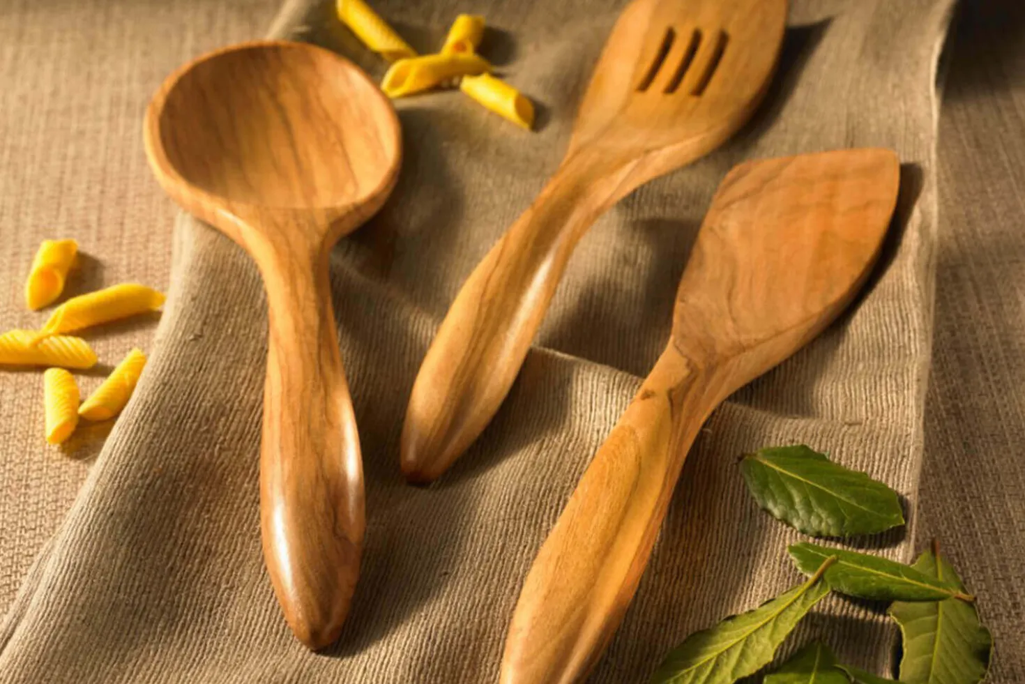 Spatule ajourée Bérard Terra faite main en olivier 32cm