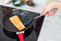 Spatule ajourée Cristel POC en acier inoxydable et nylon