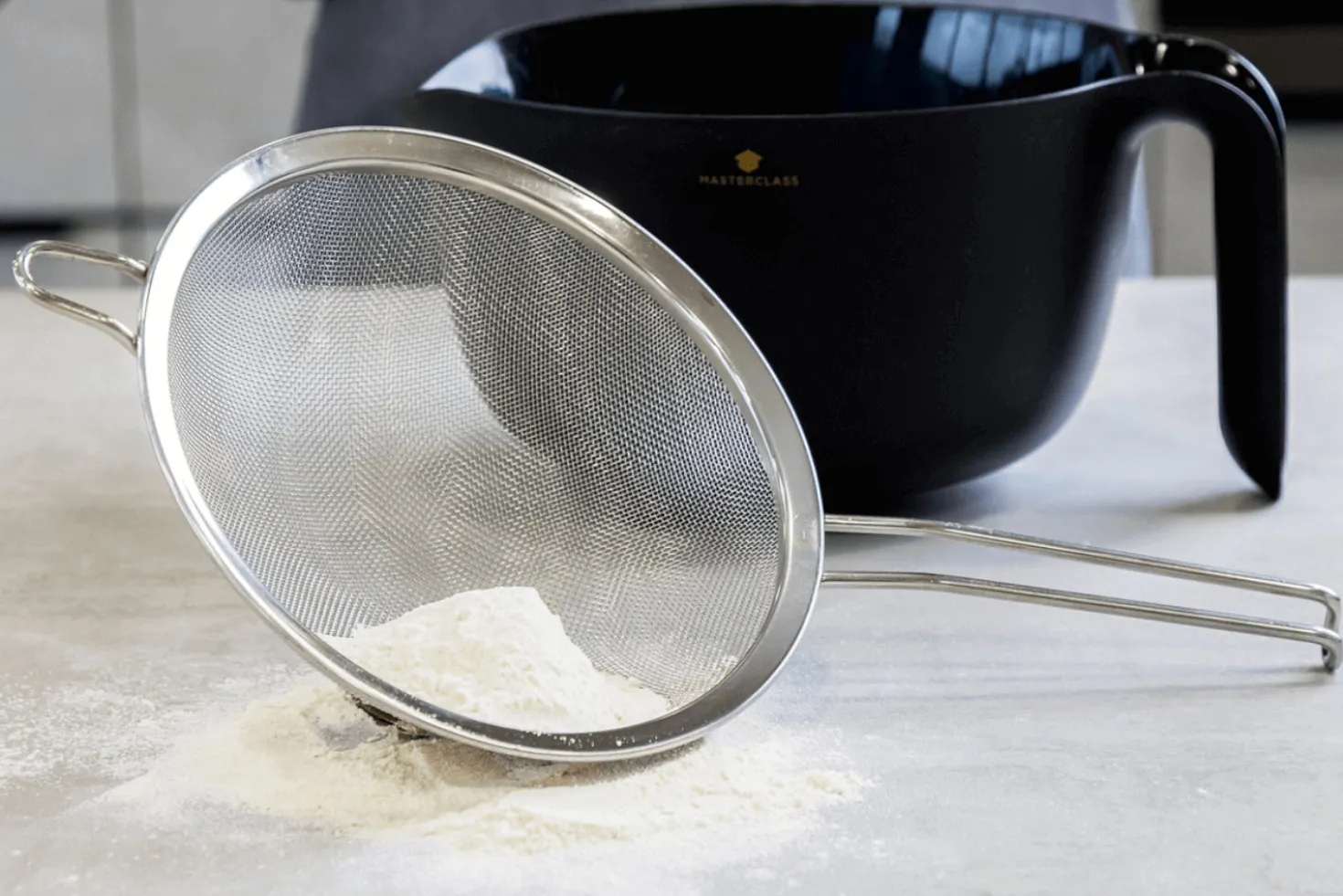Tamis rond MasterClass à mailles fines en acier inoxydable 18cm