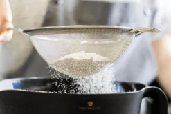Tamis rond MasterClass à mailles fines en acier inoxydable 18cm