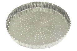 Tourtière ronde cannelée perforée Gobel fer blanc fond fixe