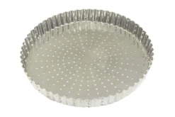 Tourtière ronde cannelée perforée Gobel fer blanc fond fixe