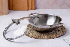 Wok Cristel Castel'Pro 28cm en acier inoxydable 18/10 3 ply 2 anses fixes avec couvercle